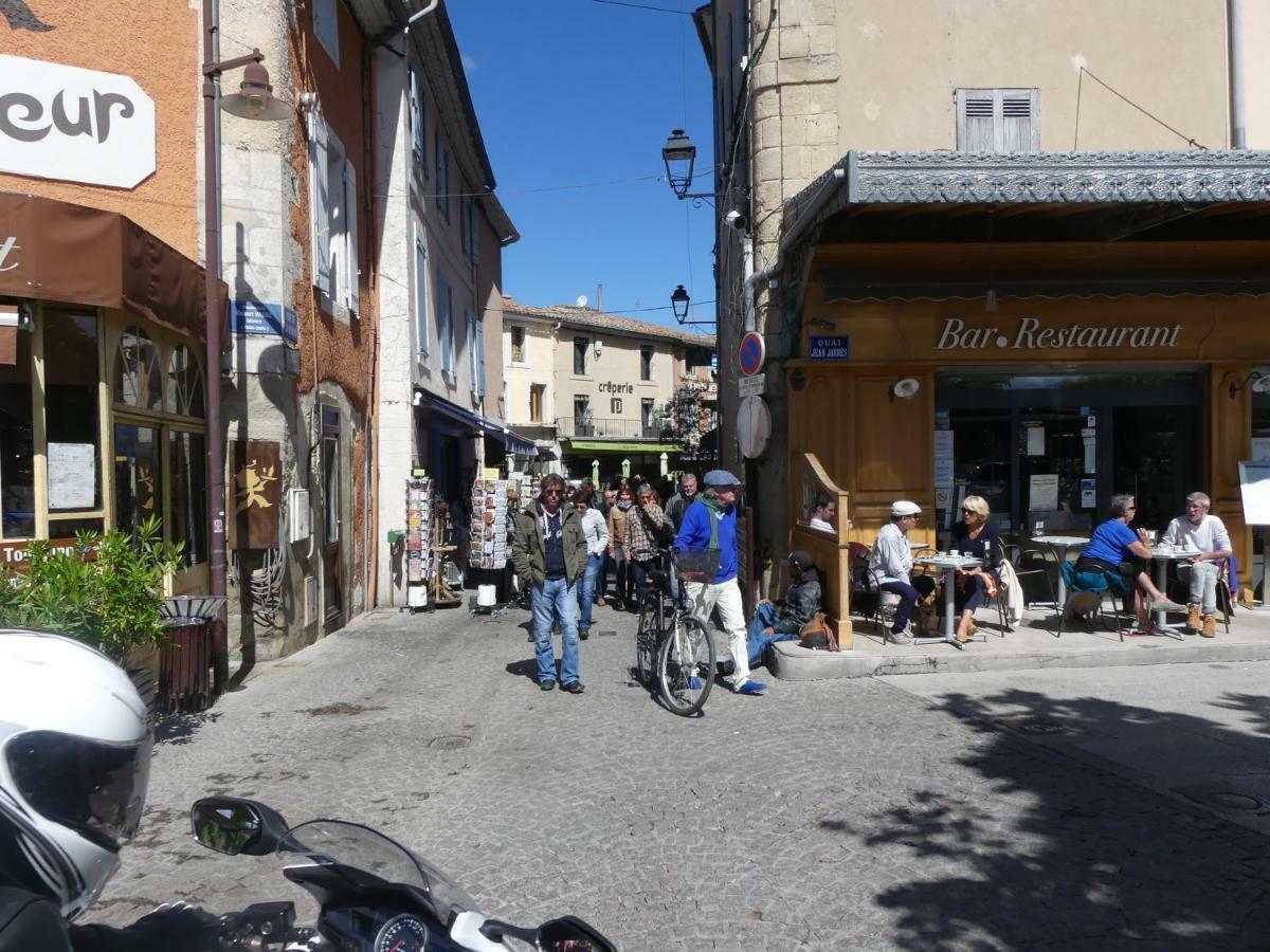 Un Ryad A L'Isle Luaran gambar